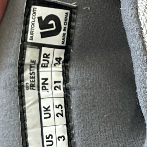 Burton white and pink girls freestyle snowboarding boots size 3 - Picture 6 of 6